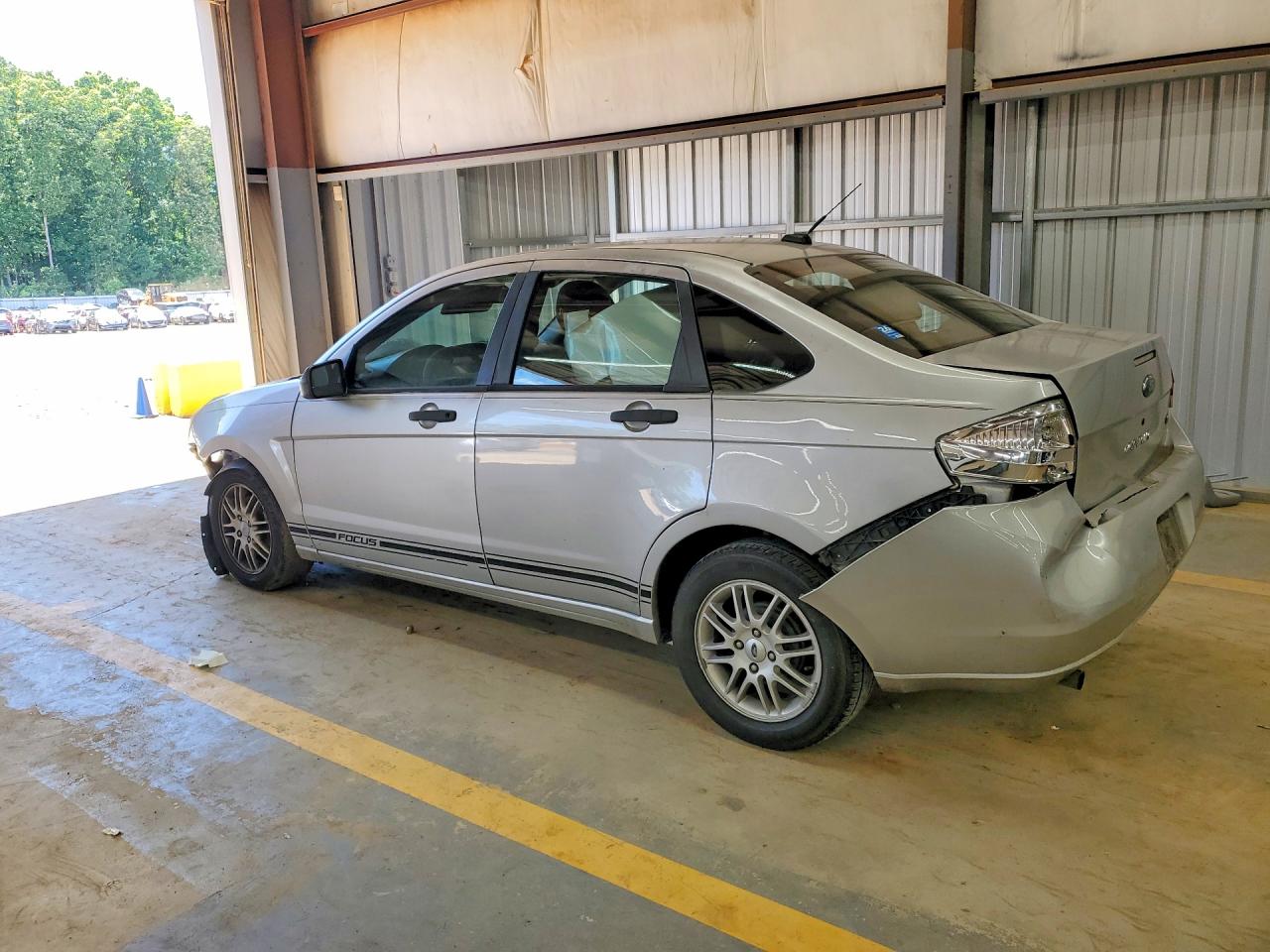 2009 FORD FOCUS SE photo 4