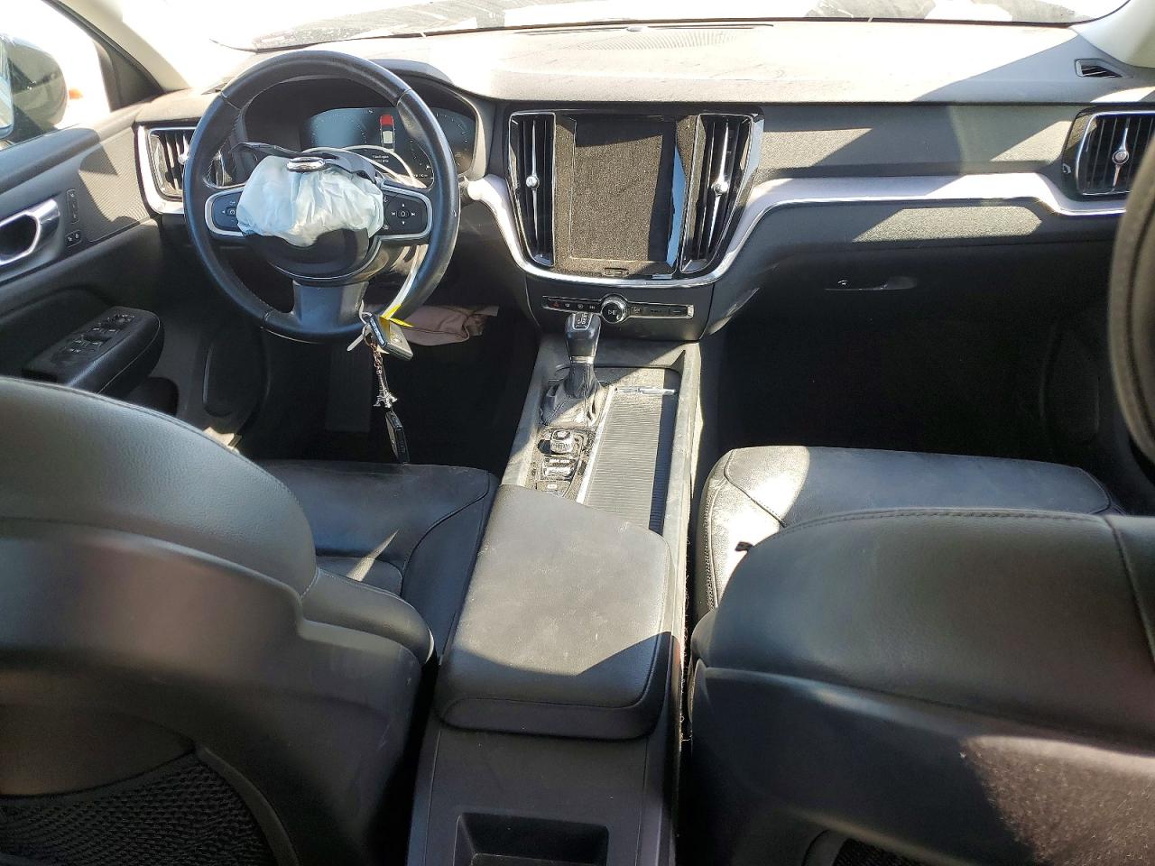 2020 VOLVO S60 T6 MOMENTUM photo 22