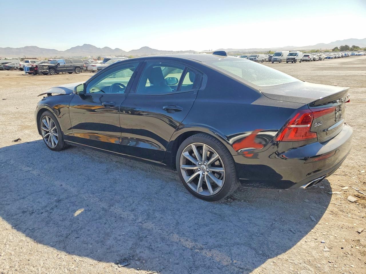 2020 VOLVO S60 T6 MOMENTUM photo 4