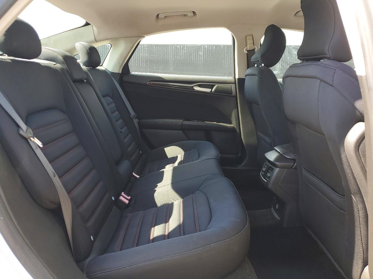 2016 FORD FUSION SE photo 19
