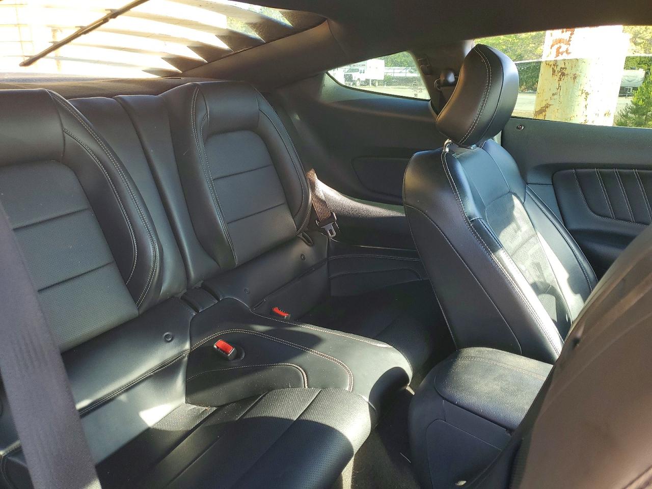 2017 FORD MUSTANG photo 28