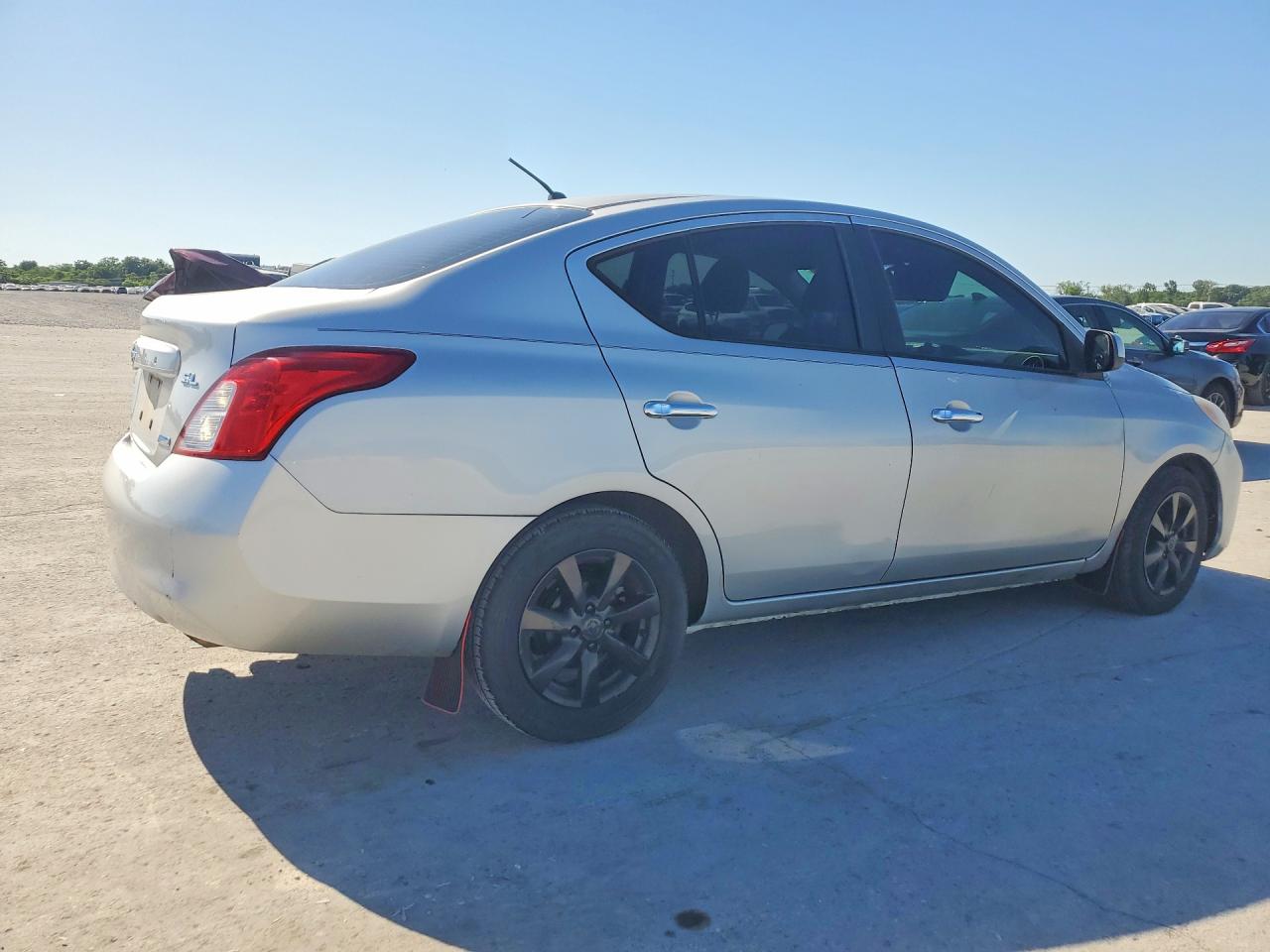 2012 NISSAN VERSA 1.6 S photo 5