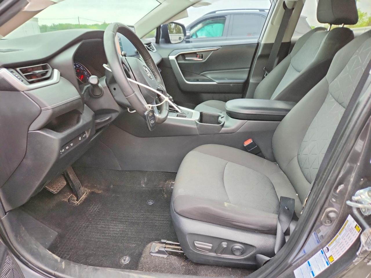 2022 TOYOTA RAV4 XLE photo 7