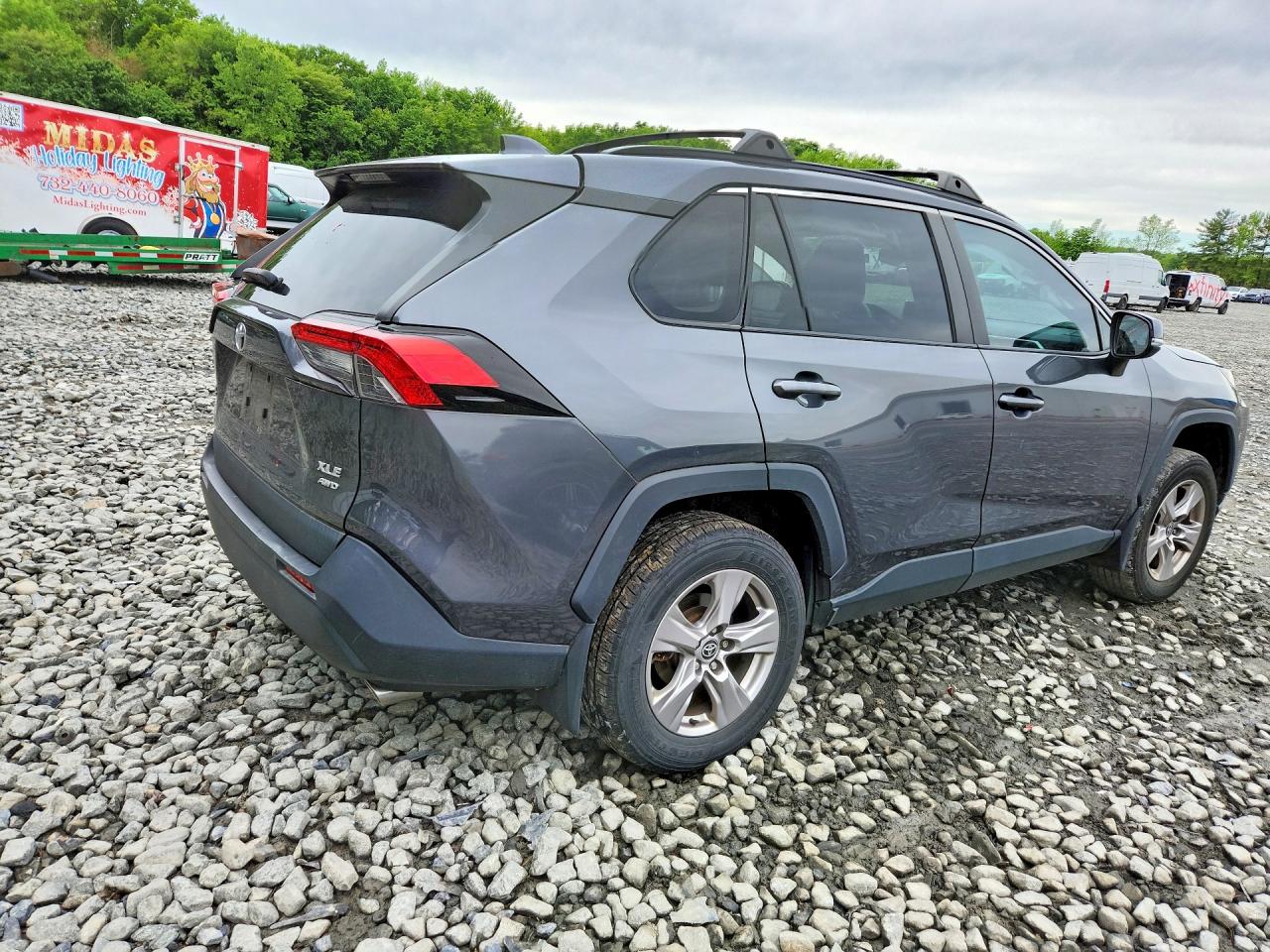 2022 TOYOTA RAV4 XLE photo 3