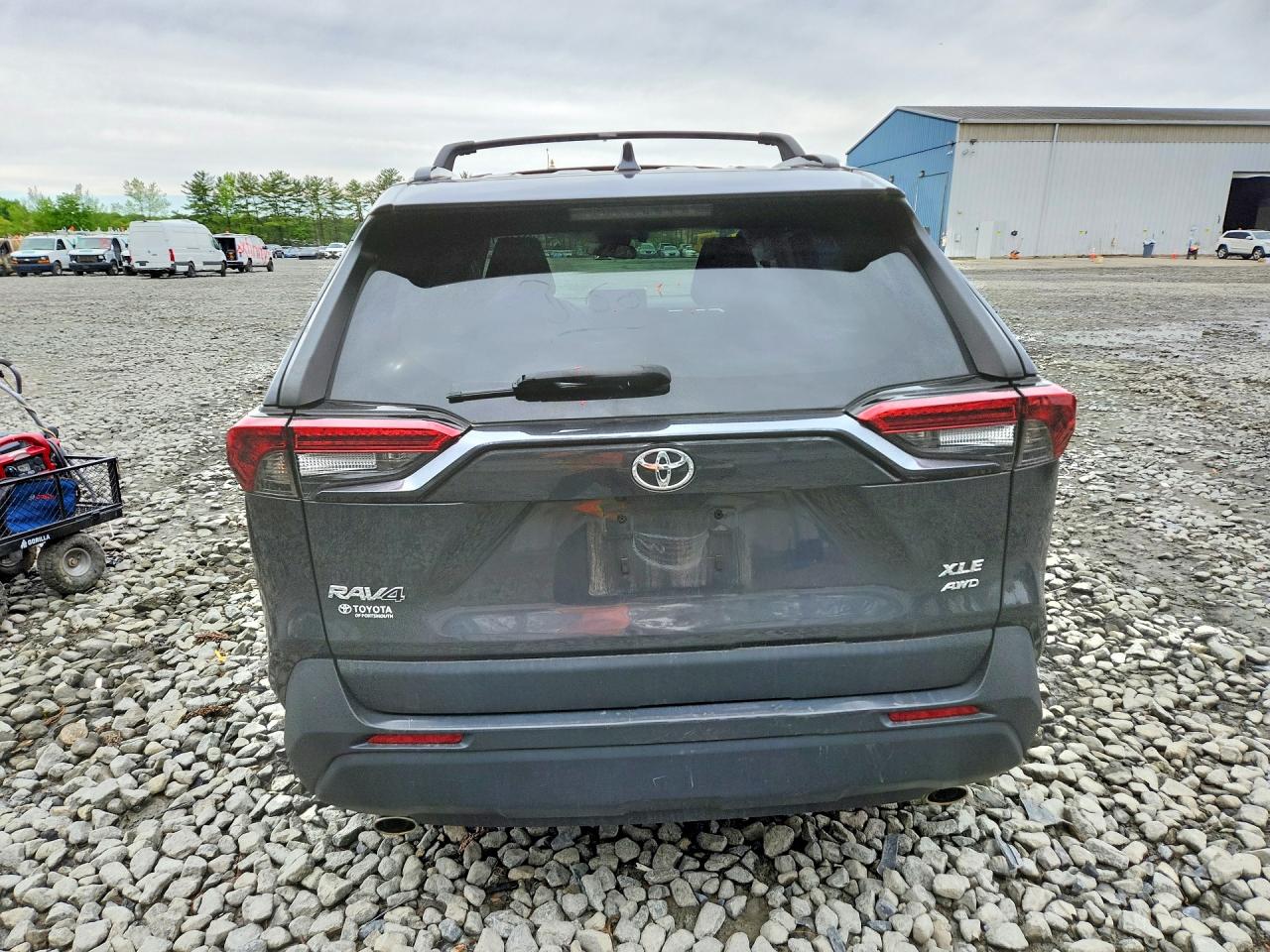 2022 TOYOTA RAV4 XLE photo 6