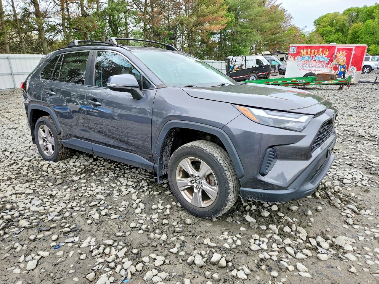 2022 TOYOTA RAV4 XLE photo 4