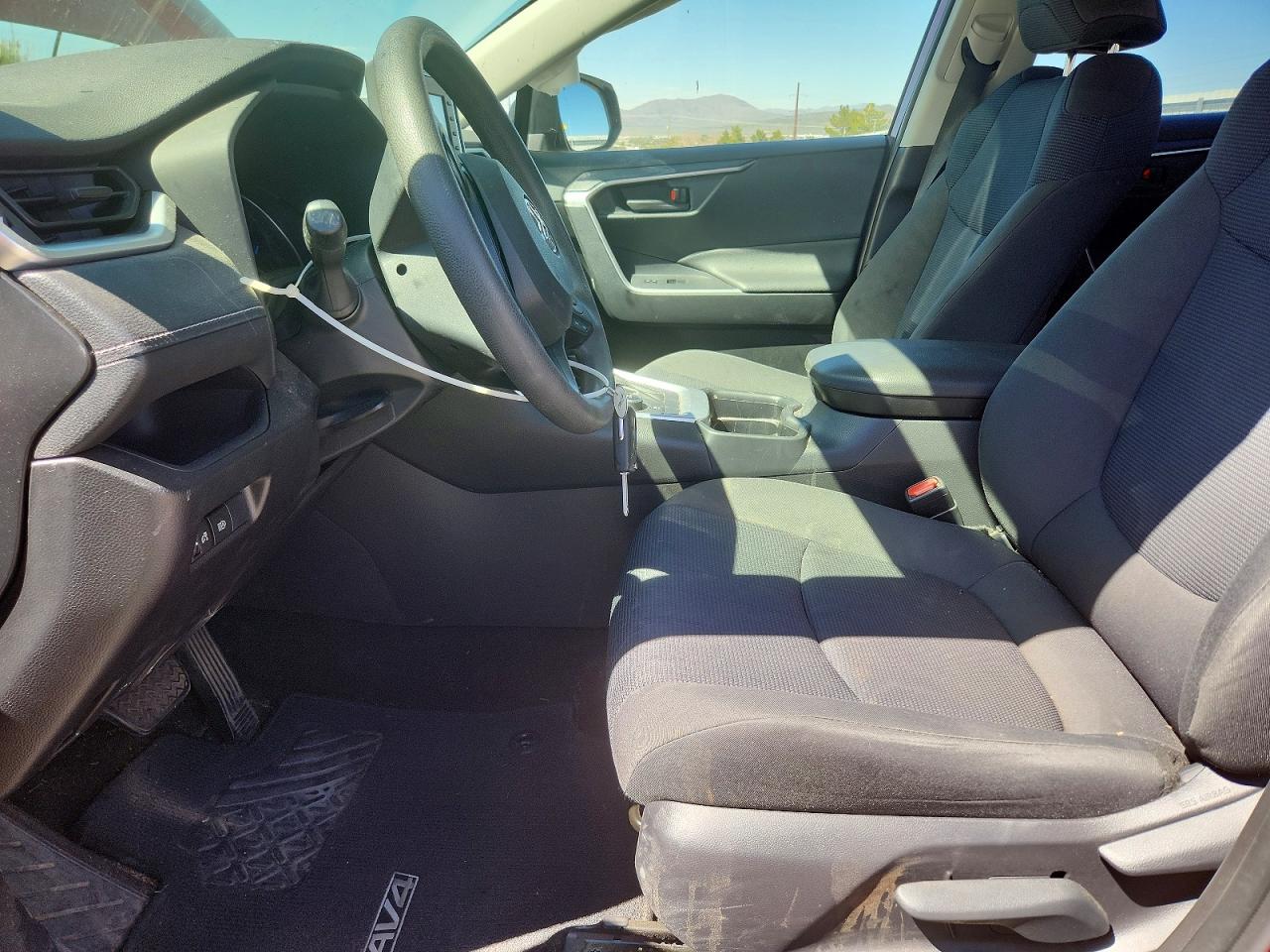 2019 TOYOTA RAV4 LE photo 13