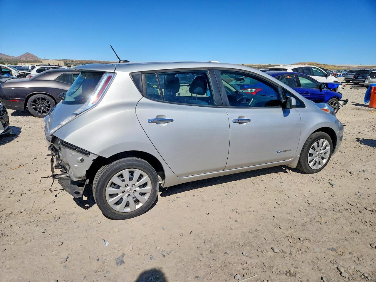 2017 NISSAN LEAF S photo 5