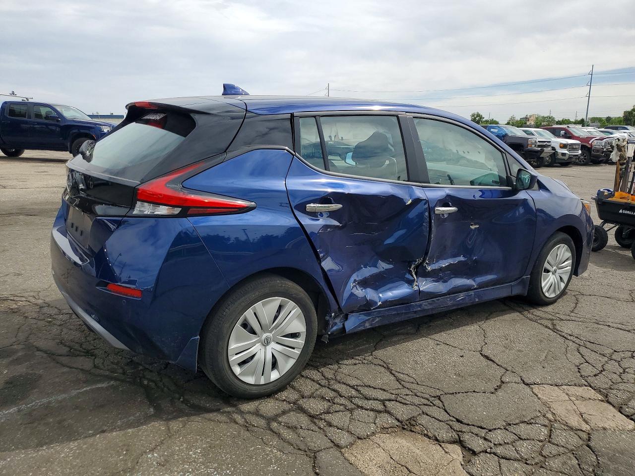 2025 NISSAN LEAF S photo 5
