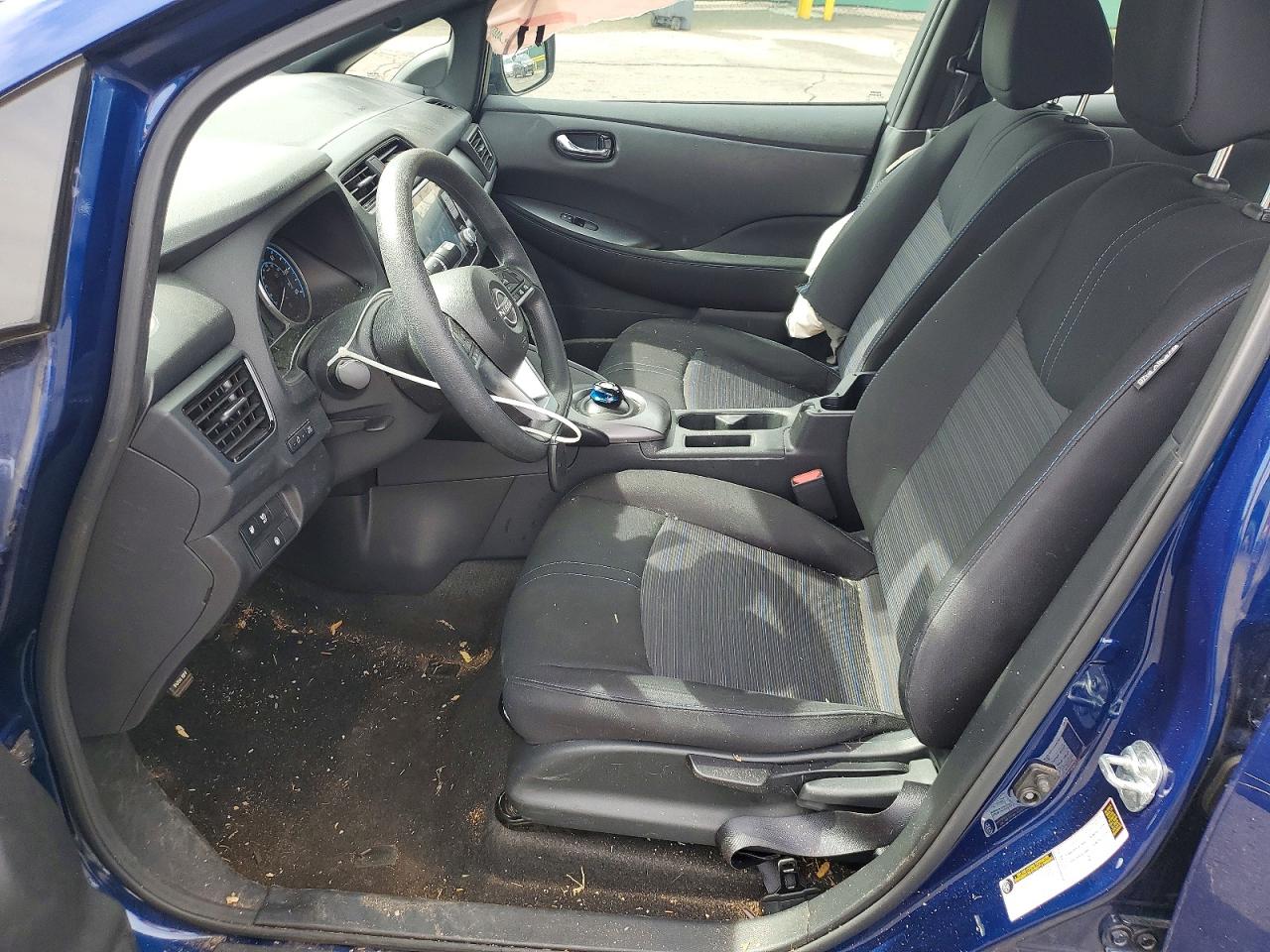 2025 NISSAN LEAF S photo 13