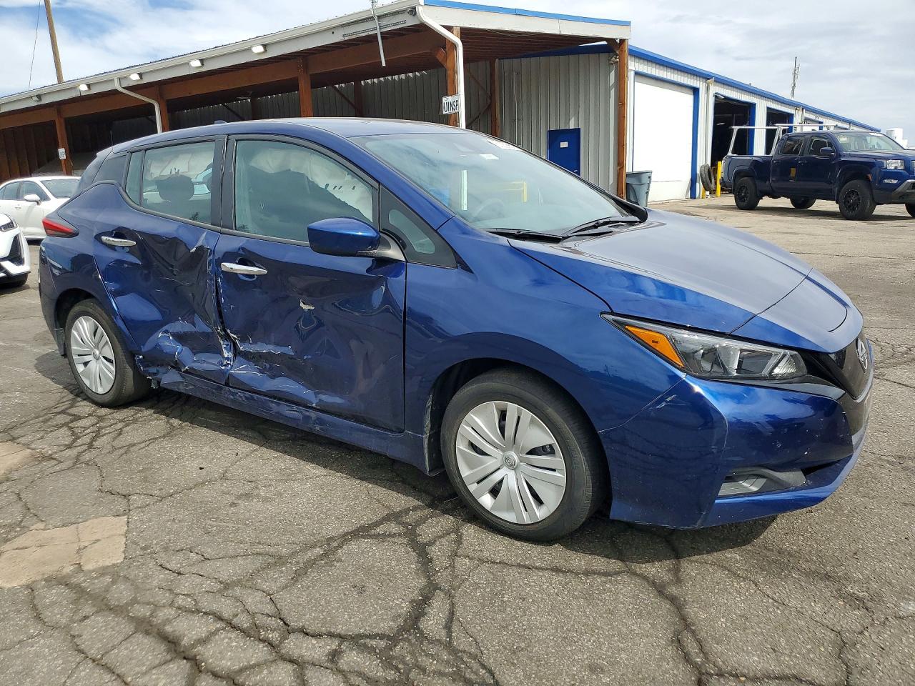 2025 NISSAN LEAF S photo 7