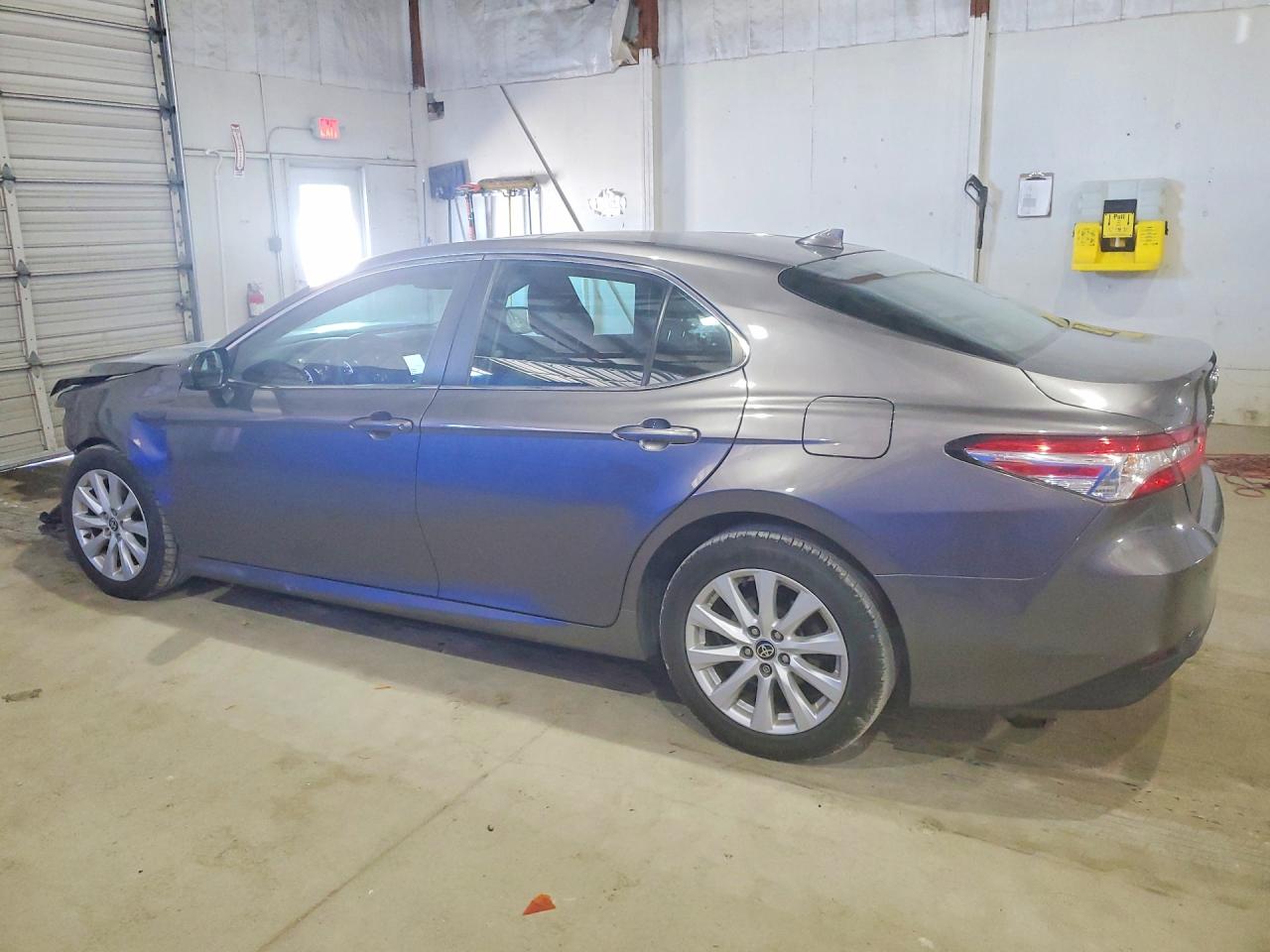 2020 TOYOTA CAMRY LE photo 4