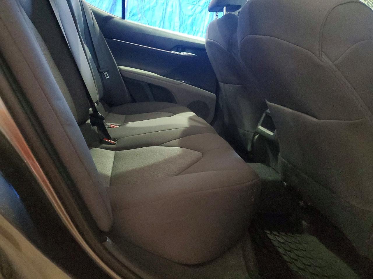 2020 TOYOTA CAMRY LE photo 28