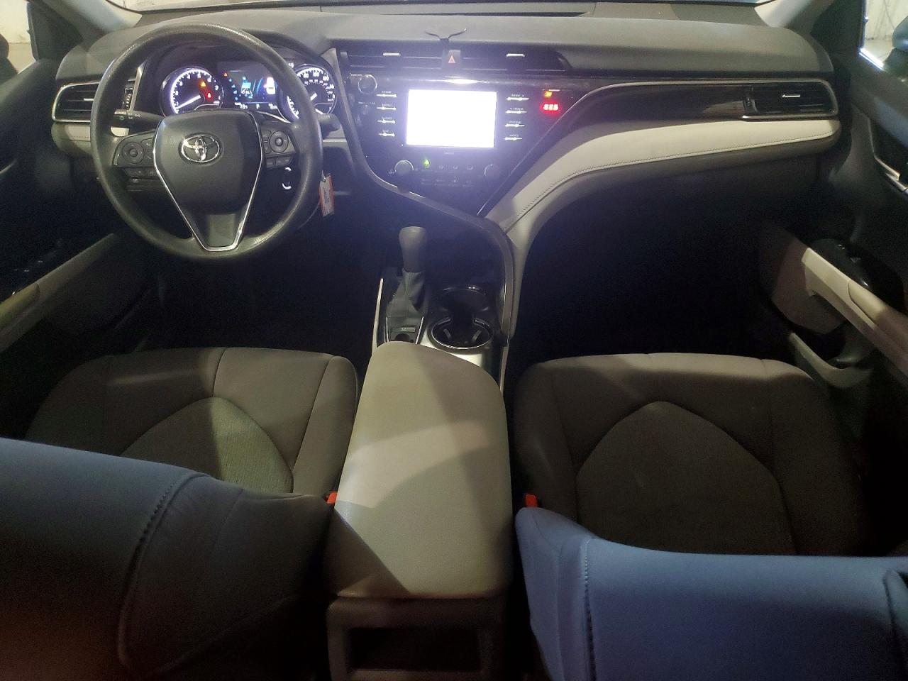 2020 TOYOTA CAMRY LE photo 22
