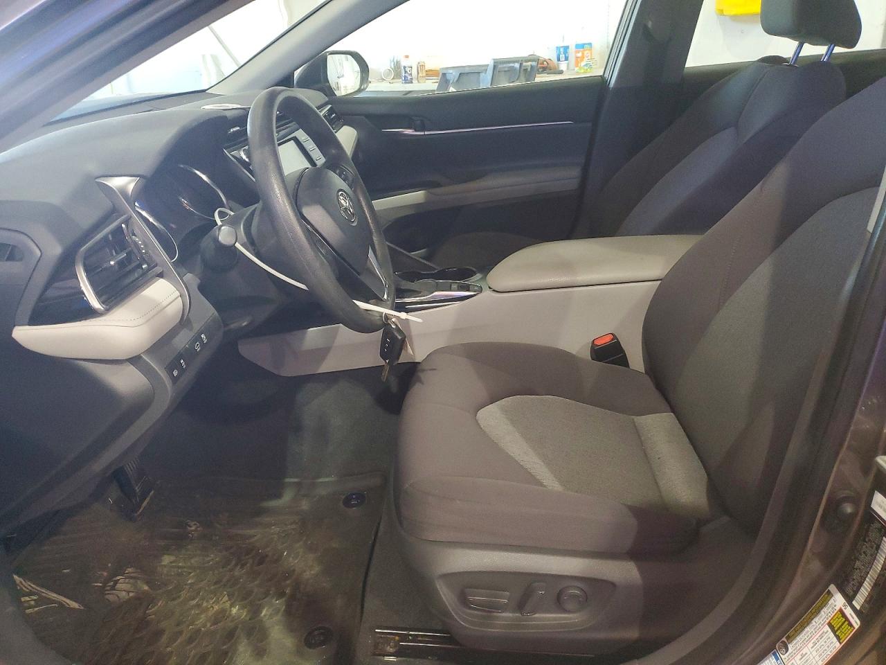 2020 TOYOTA CAMRY LE photo 19