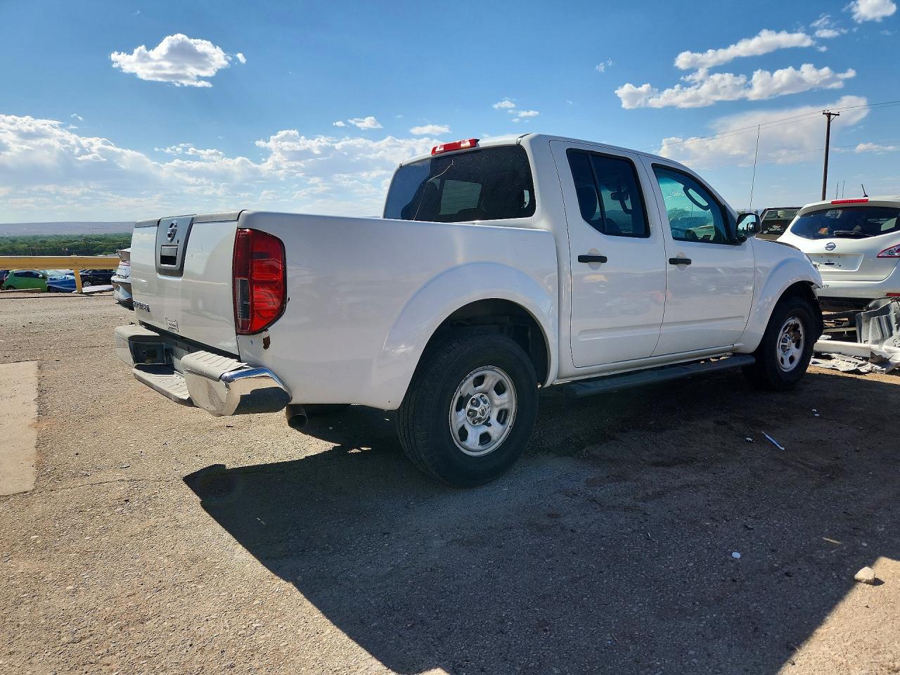 2011 NISSAN FRONTIER S photo 5