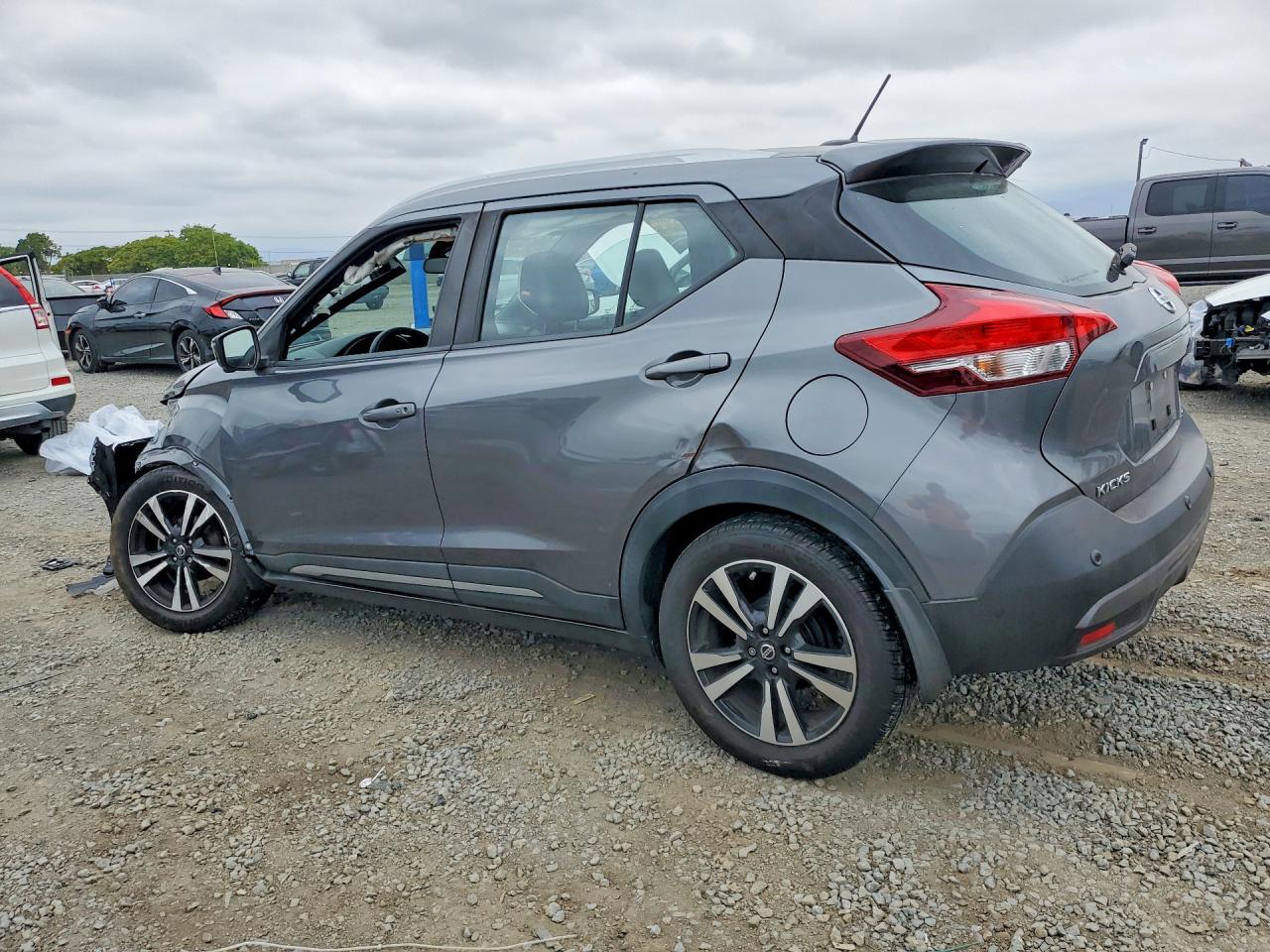 2020 NISSAN KICKS SR photo 3