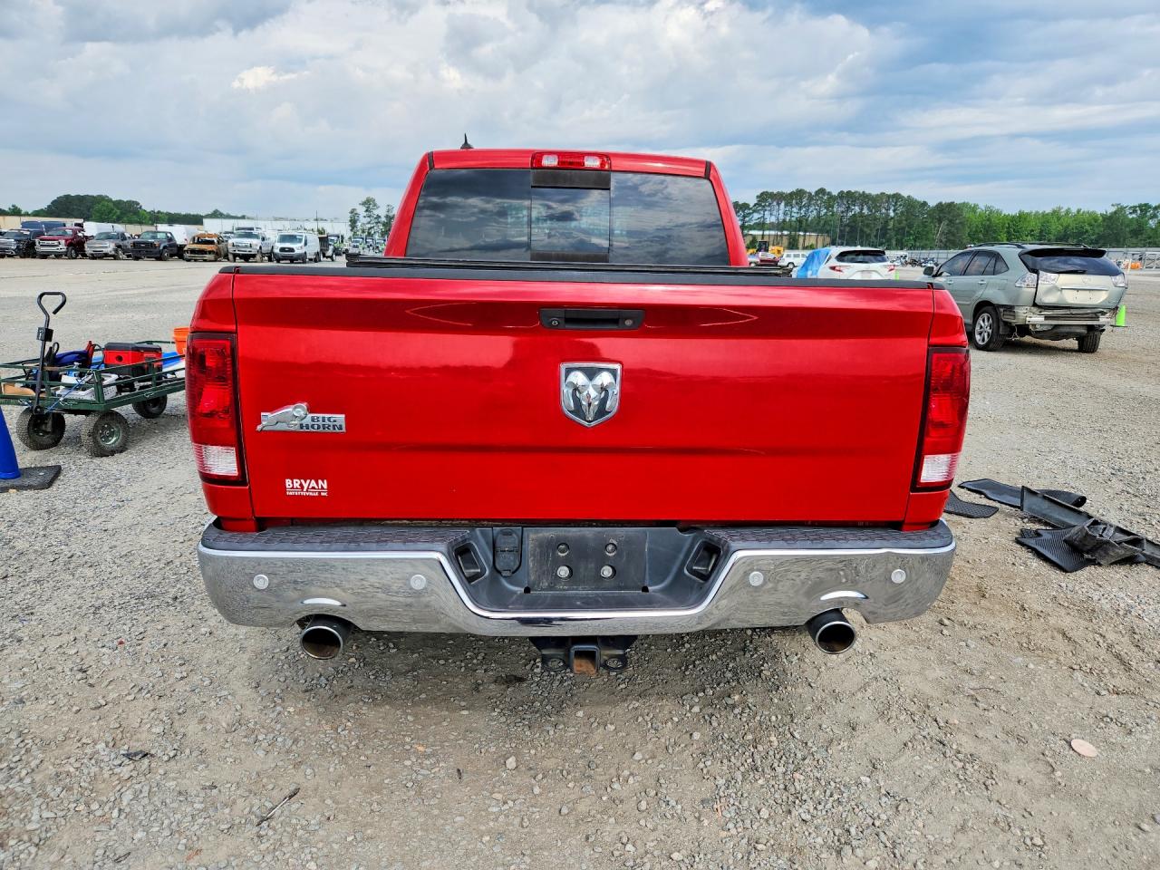 2016 RAM 1500 SLT photo 16