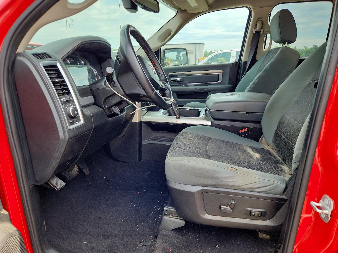 2016 RAM 1500 SLT photo 19