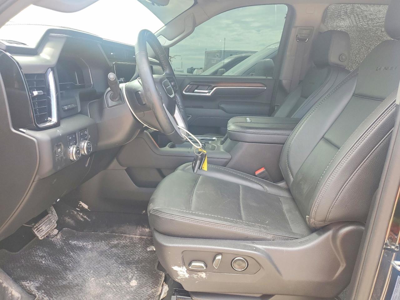 2025 GMC SIERRA K3500 DENALI photo 13