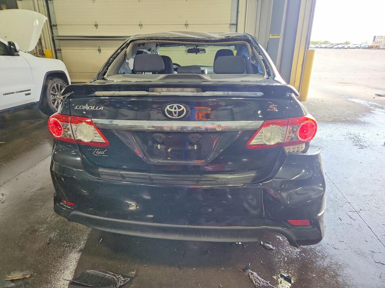 2011 TOYOTA COROLLA S photo 16