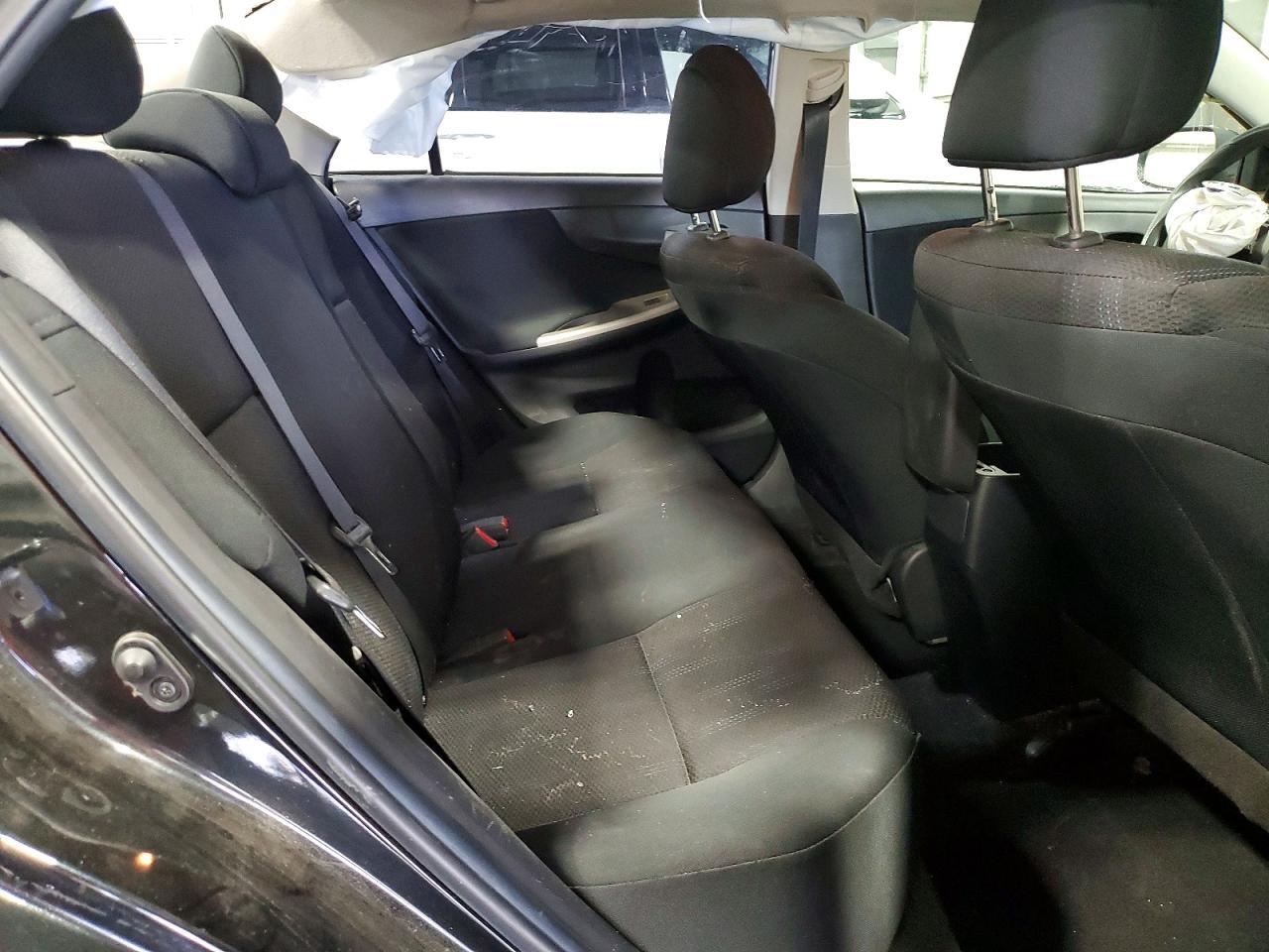 2011 TOYOTA COROLLA S photo 28