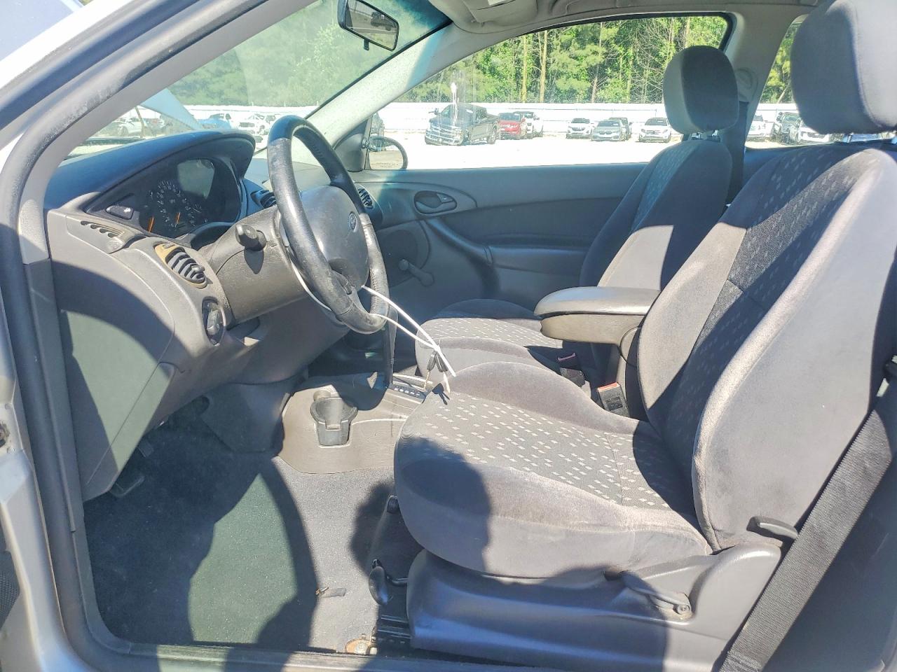 2002 FORD FOCUS ZX3 photo 13