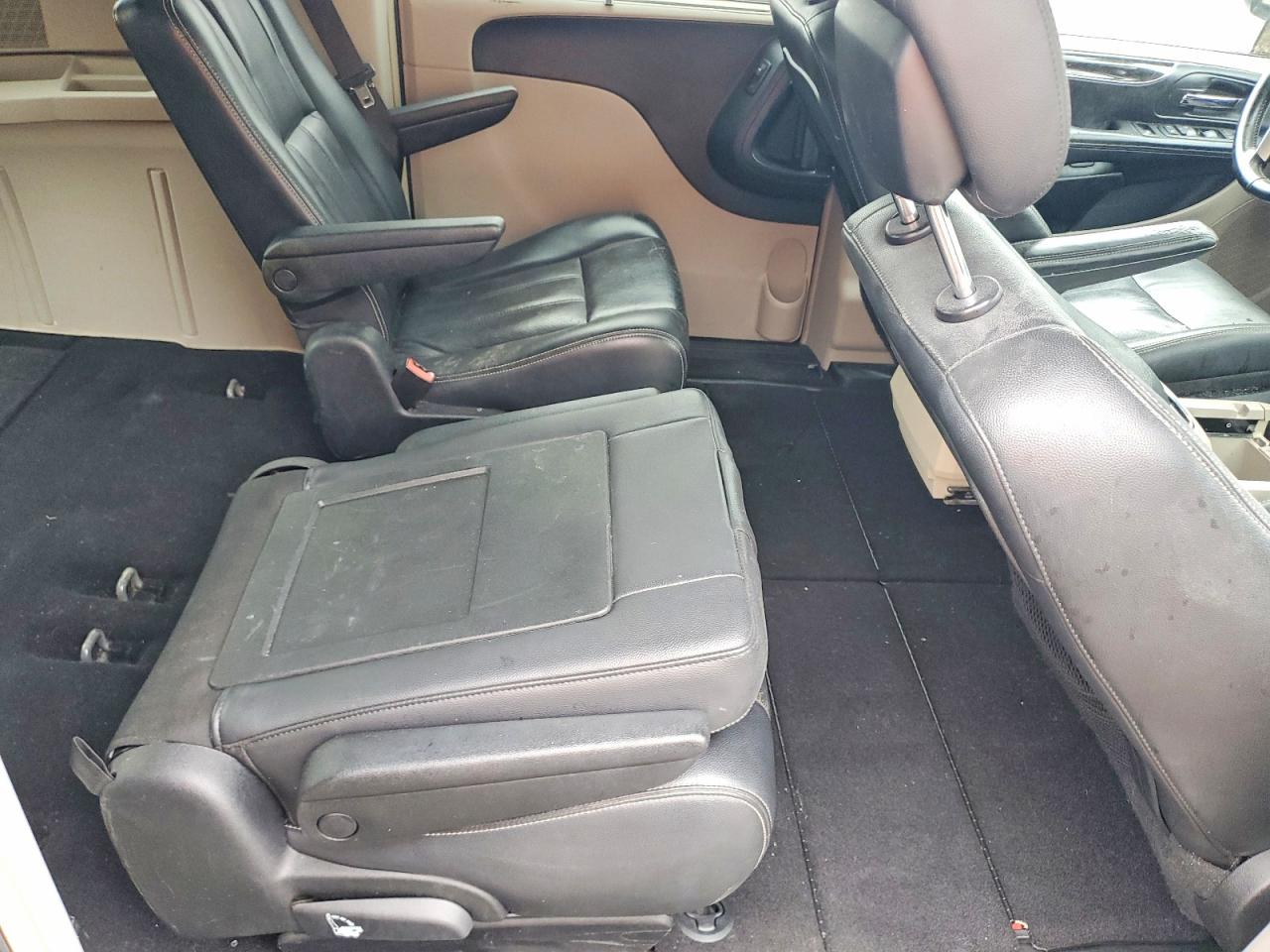 2011 CHRYSLER TOWN & COUNTRY TOURING L photo 11