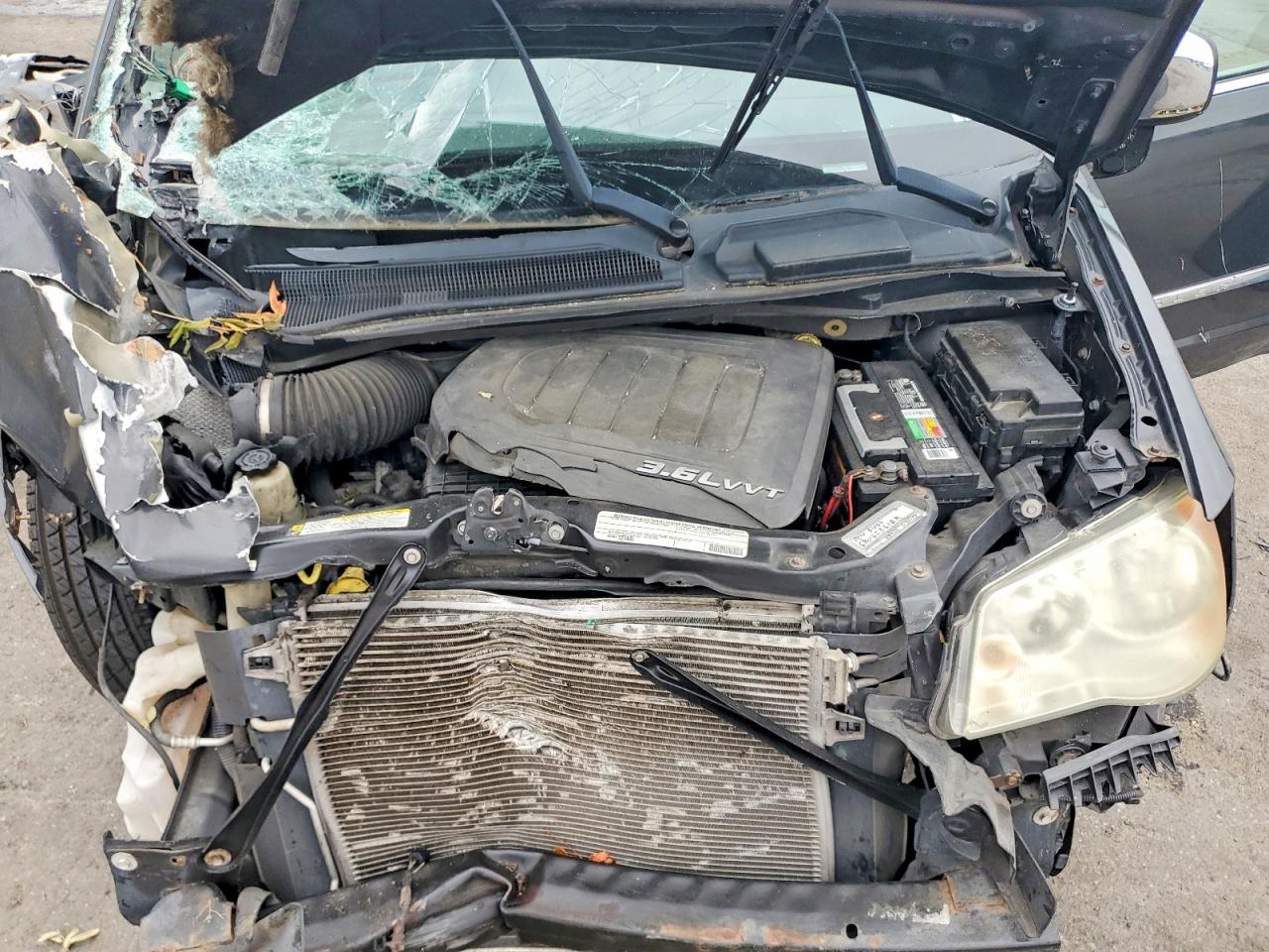 2011 CHRYSLER TOWN & COUNTRY TOURING L photo 12