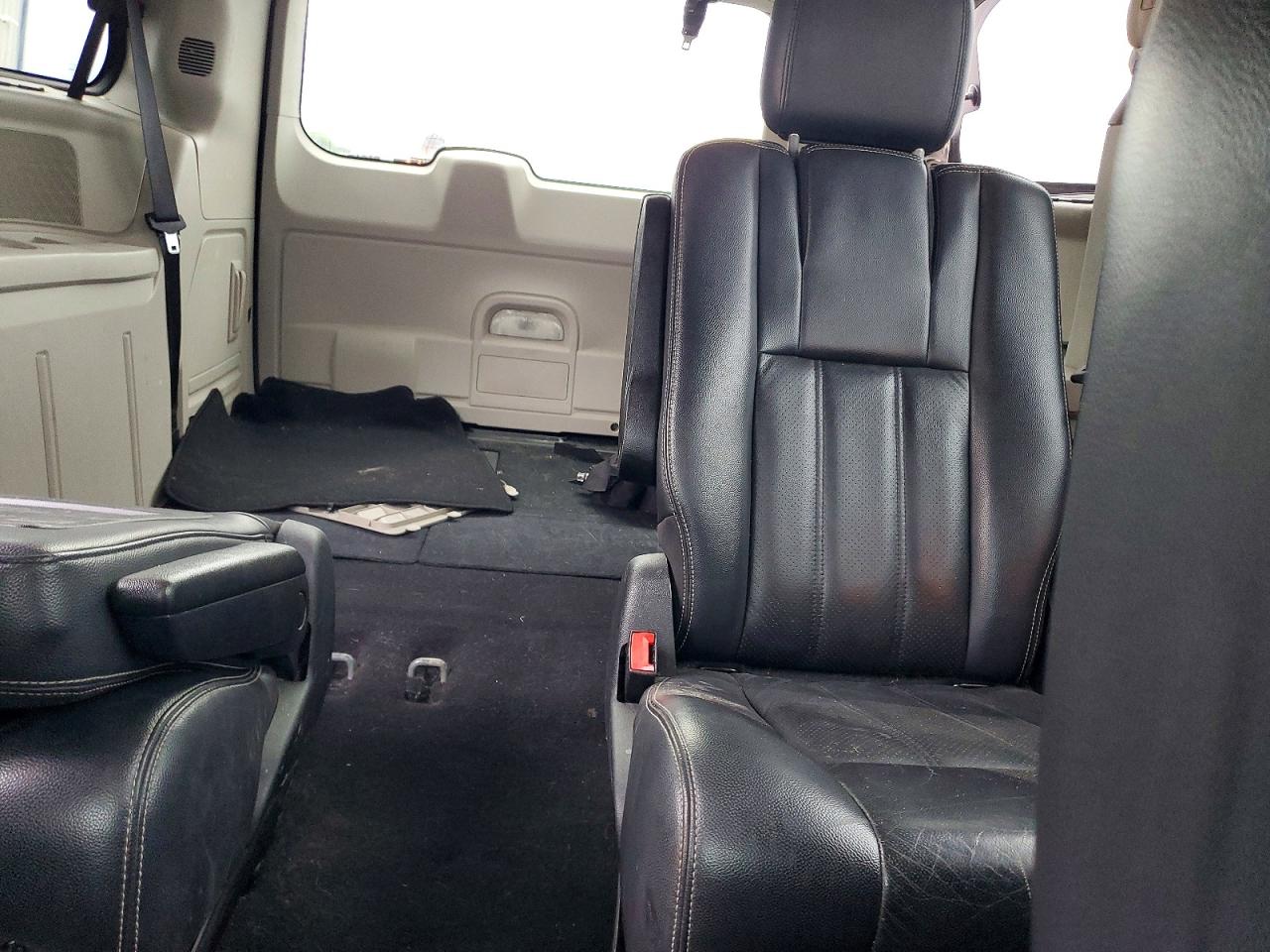 2011 CHRYSLER TOWN & COUNTRY TOURING L photo 10