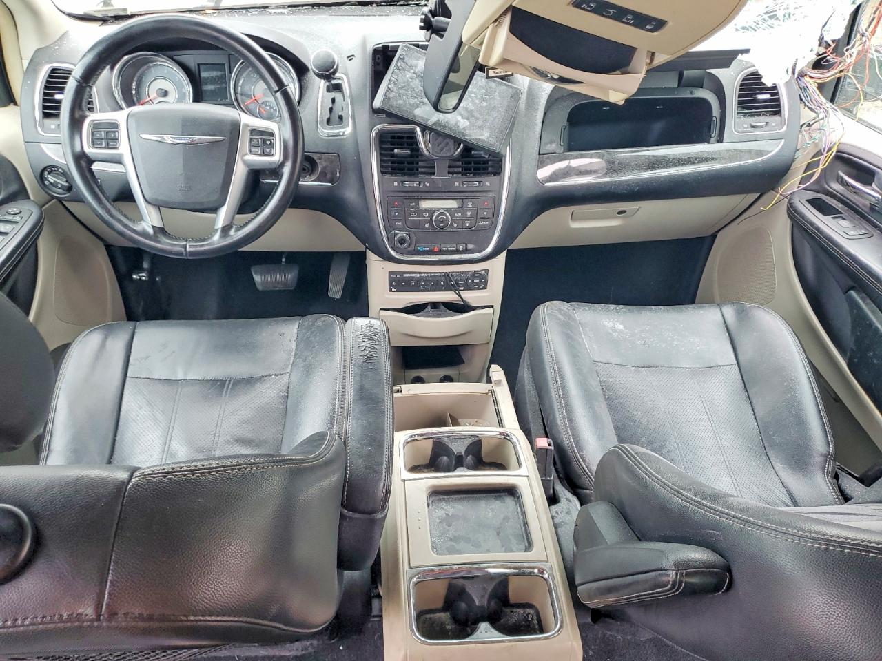 2011 CHRYSLER TOWN & COUNTRY TOURING L photo 8