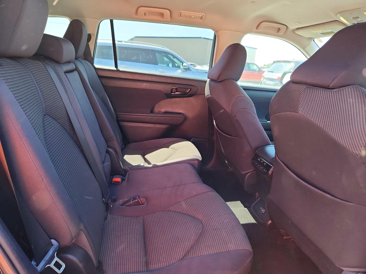 2023 TOYOTA HIGHLANDER LE photo 11