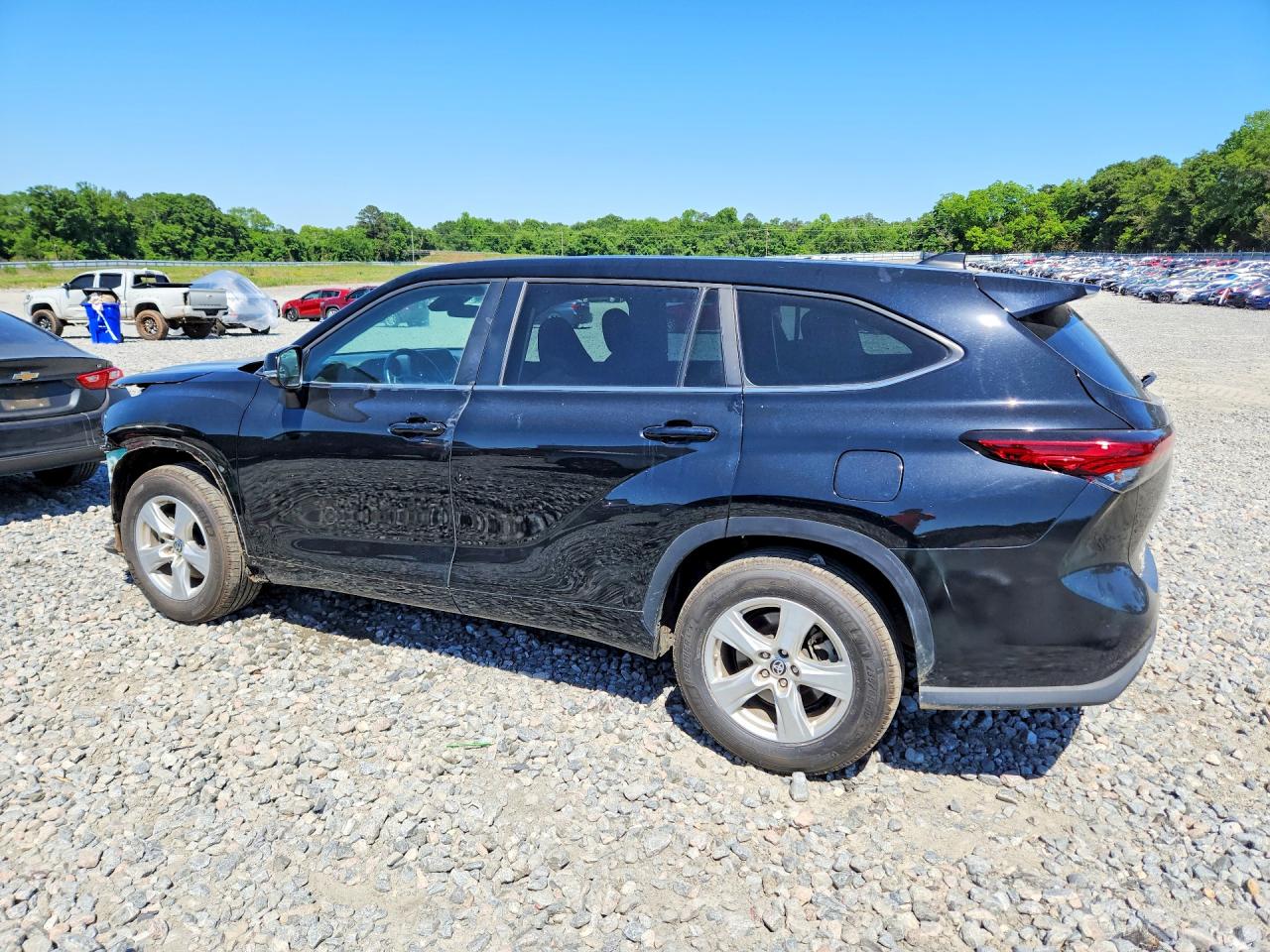 2023 TOYOTA HIGHLANDER LE photo 2