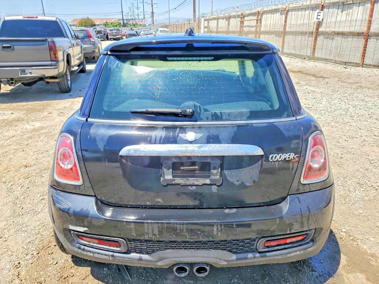 2012 MINI COOPER S photo 11