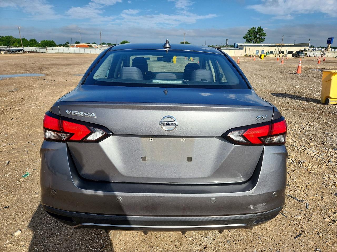 2021 NISSAN VERSA SV photo 11