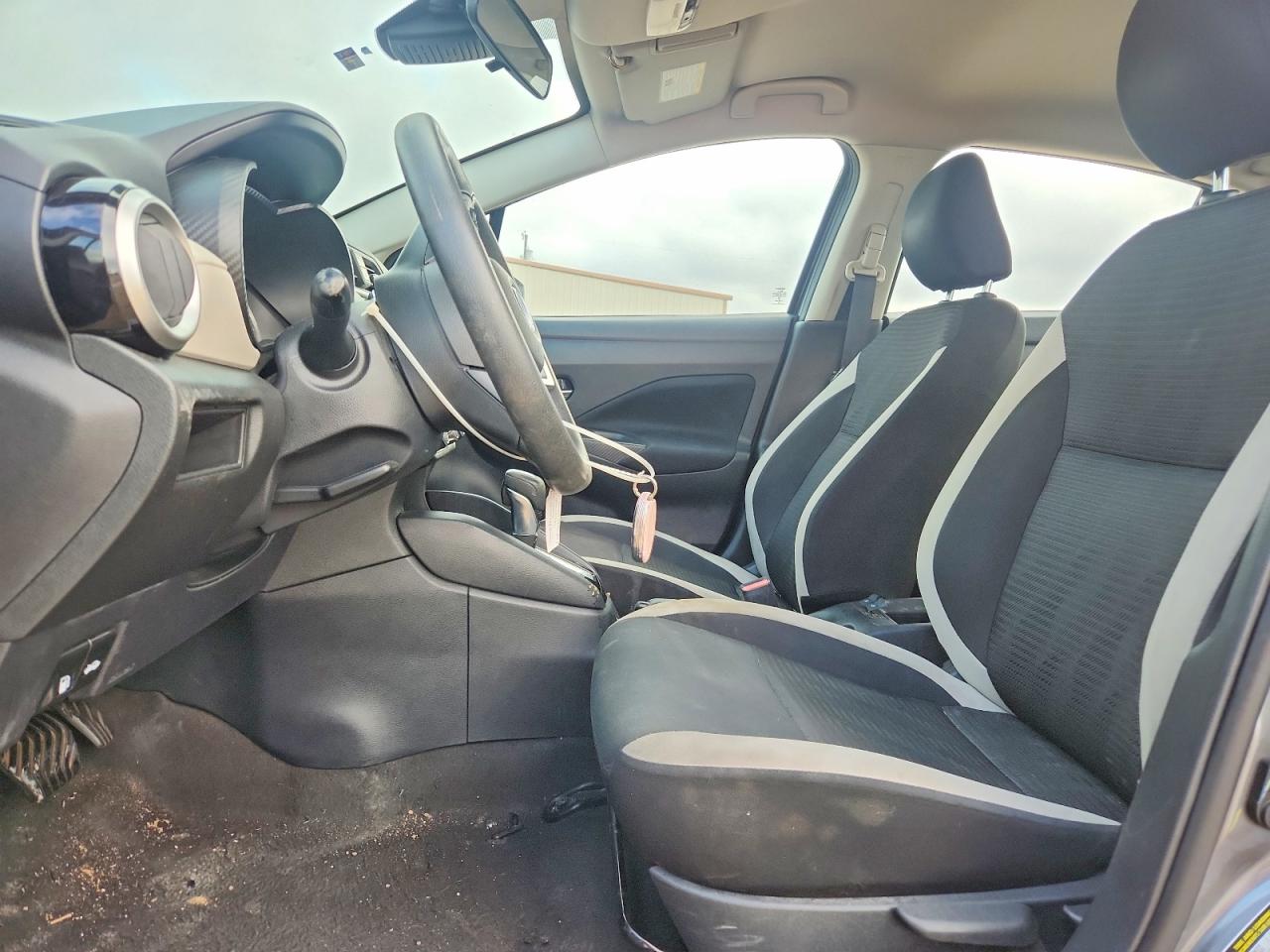 2021 NISSAN VERSA SV photo 13