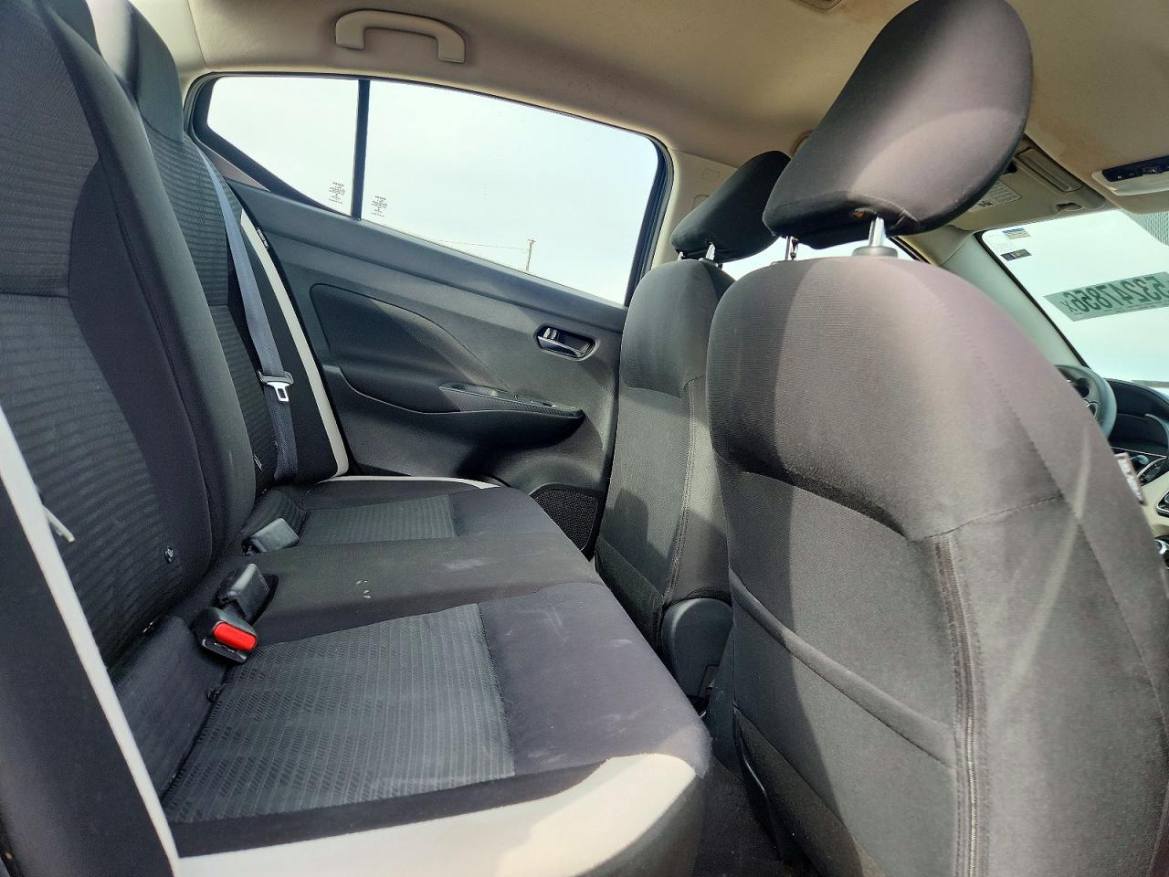 2021 NISSAN VERSA SV photo 19