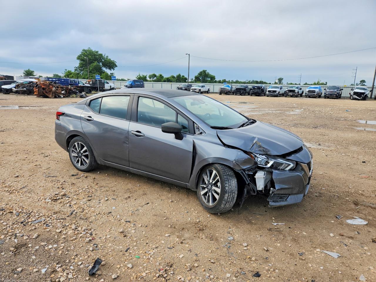 2021 NISSAN VERSA SV photo 7