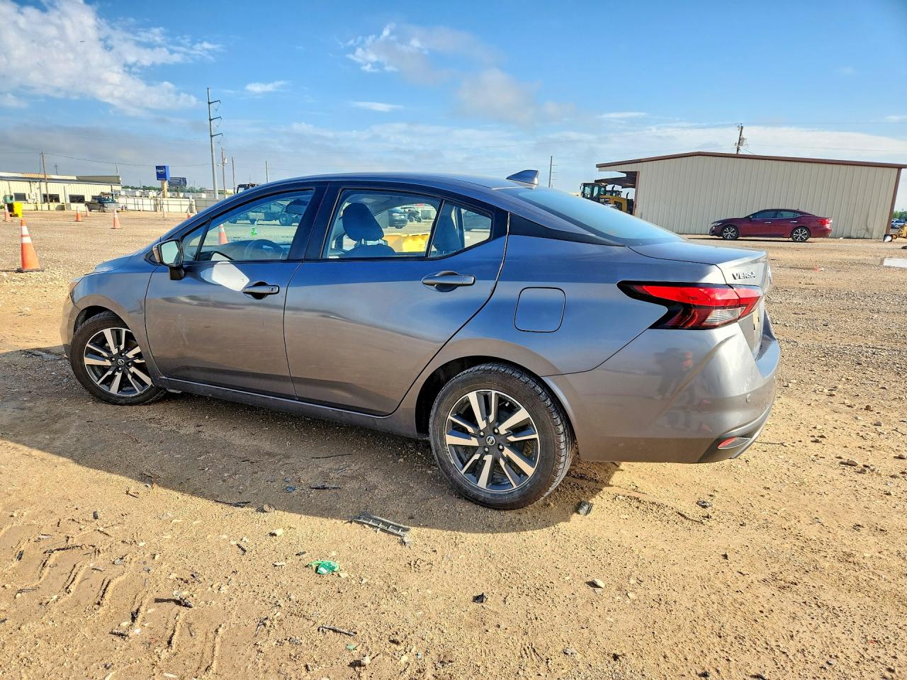 2021 NISSAN VERSA SV photo 3