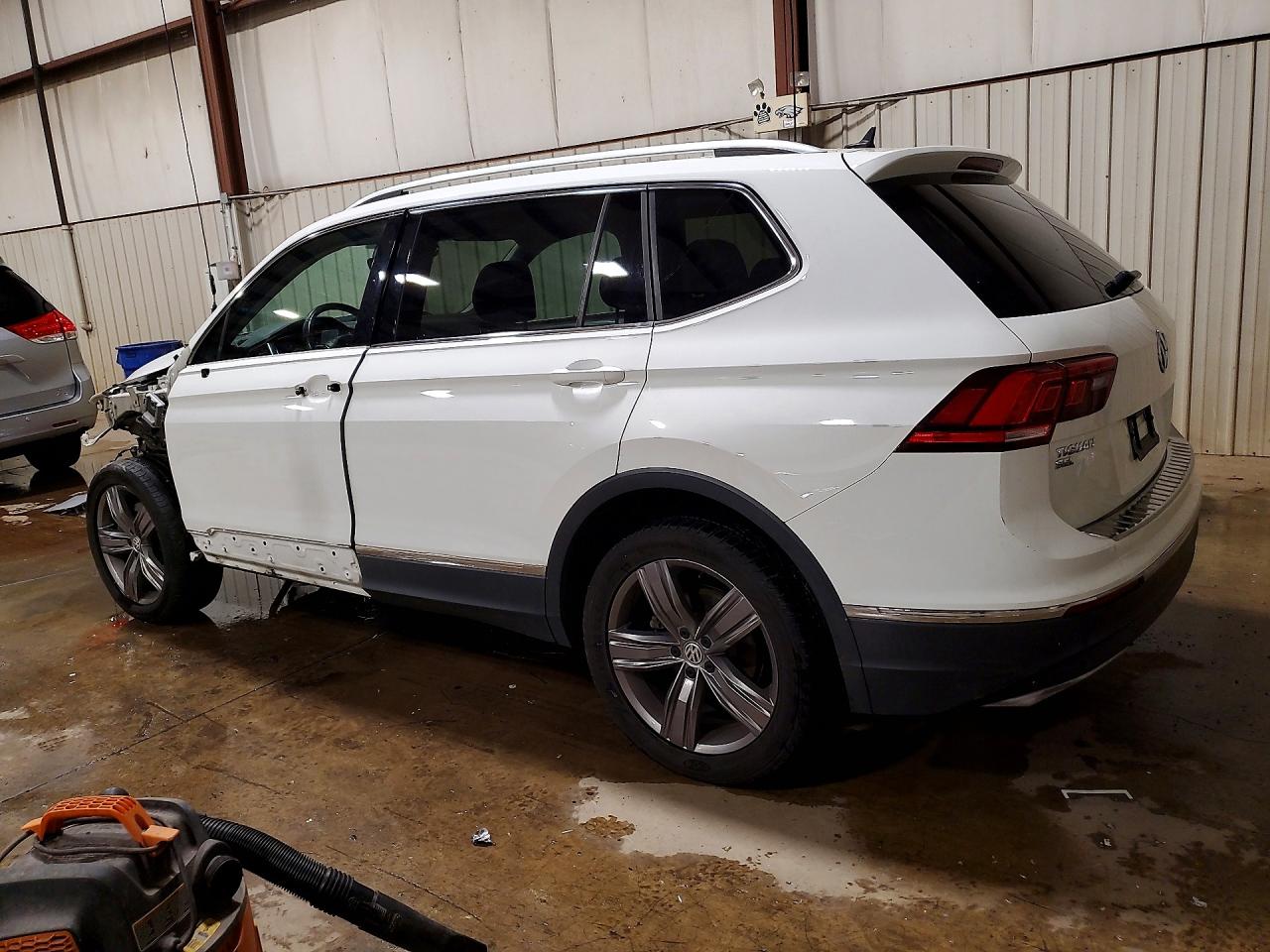 2020 VOLKSWAGEN TIGUAN SE photo 3