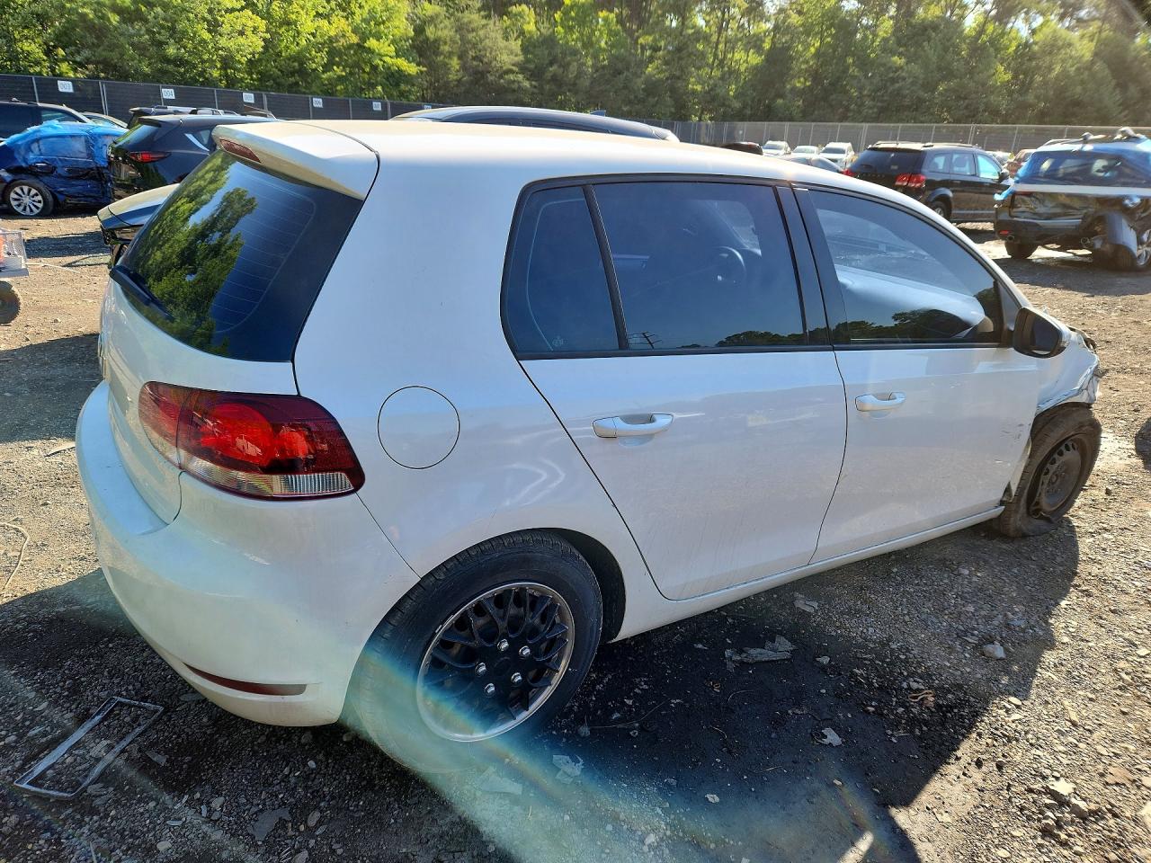 2010 VOLKSWAGEN GOLF photo 5