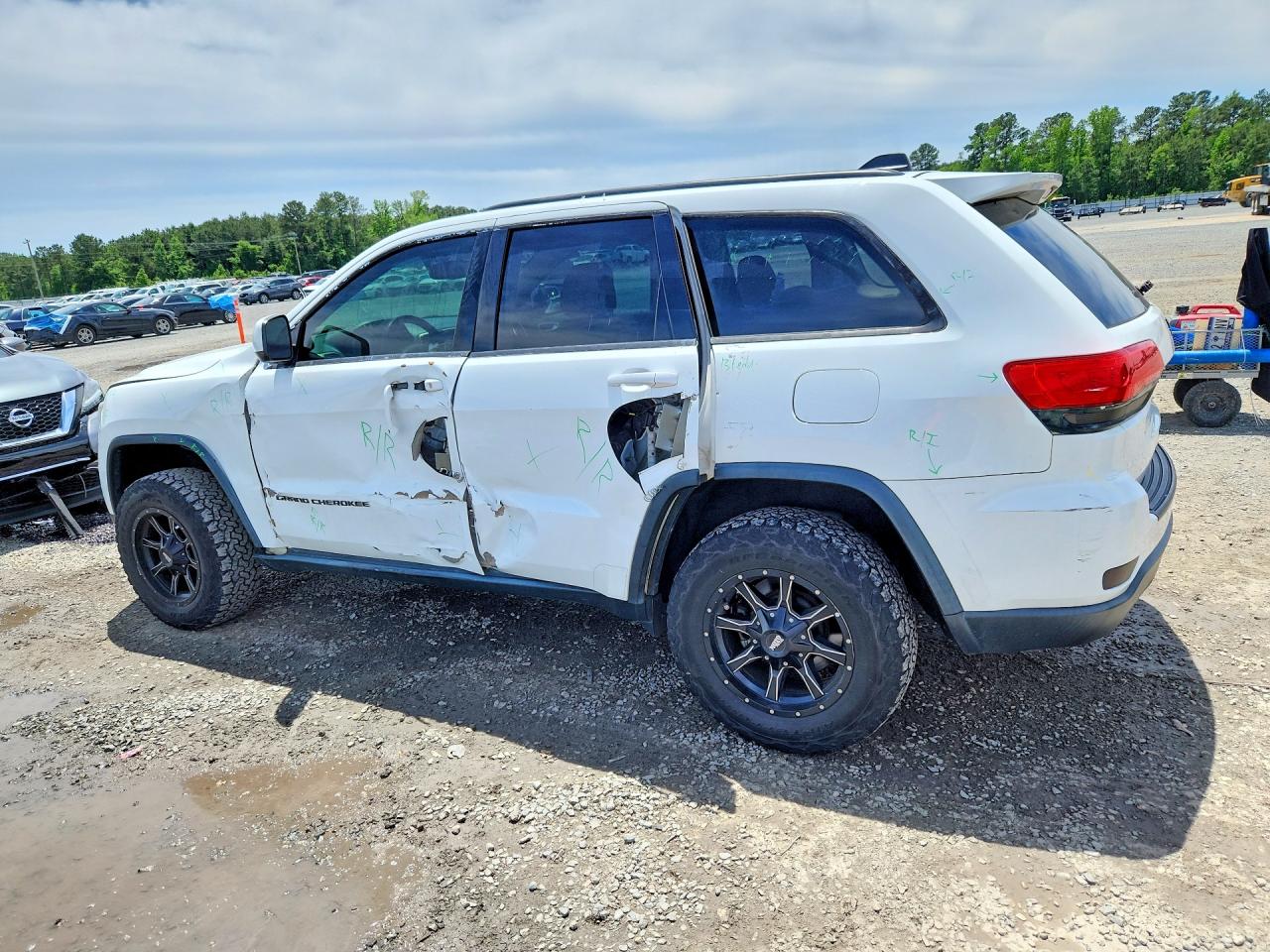 2014 JEEP GRAND CHEROKEE LAREDO photo 3