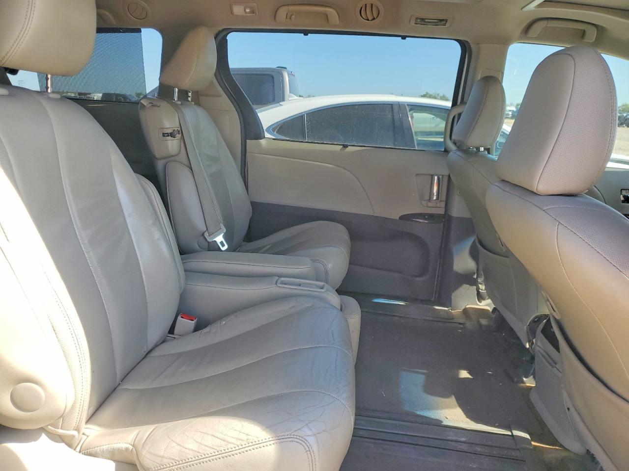 2014 TOYOTA SIENNA XLE 8-PASSENGER photo 21