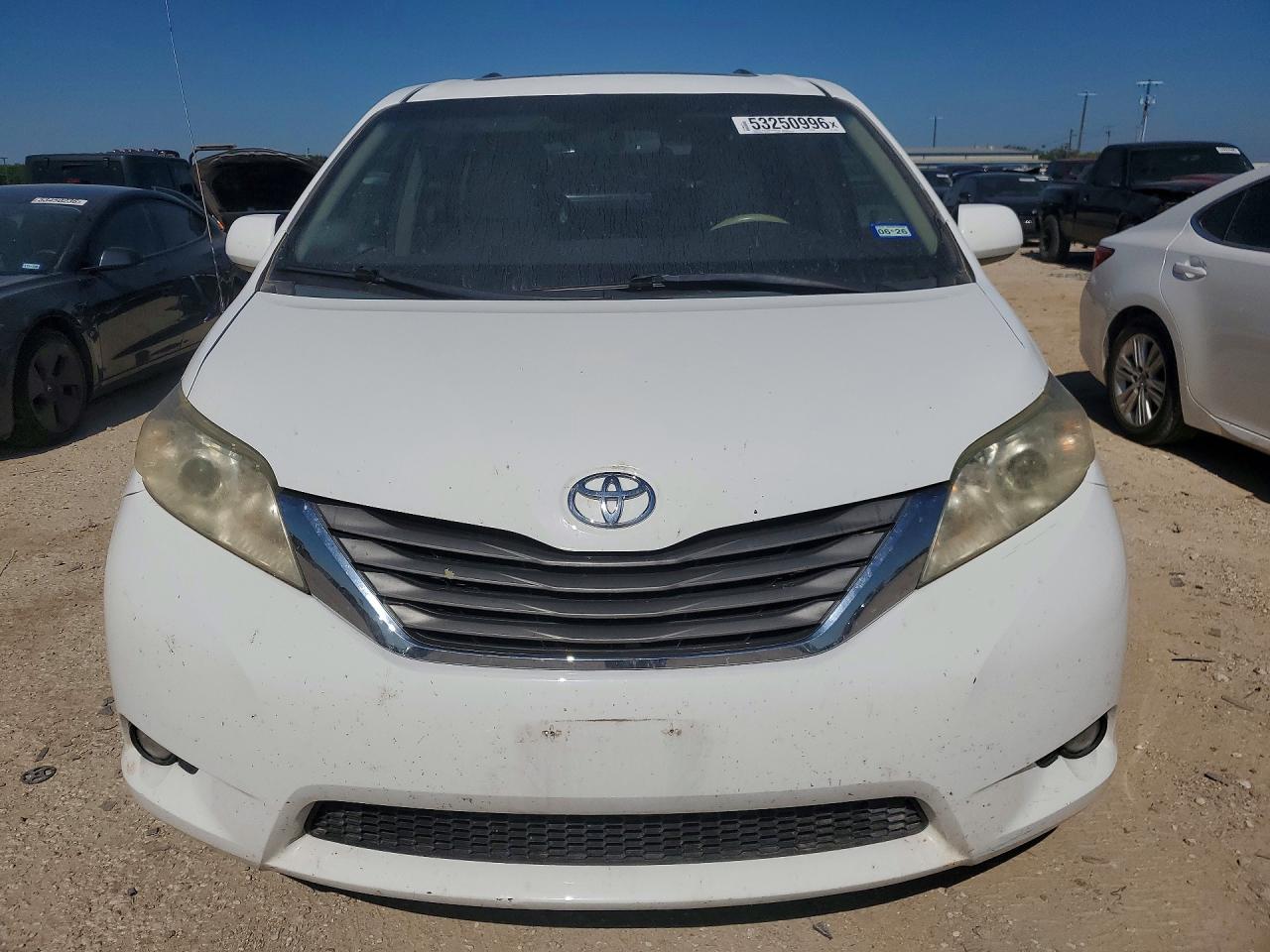 2014 TOYOTA SIENNA XLE 8-PASSENGER photo 9