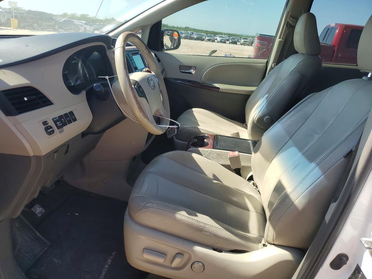 2014 TOYOTA SIENNA XLE 8-PASSENGER photo 13