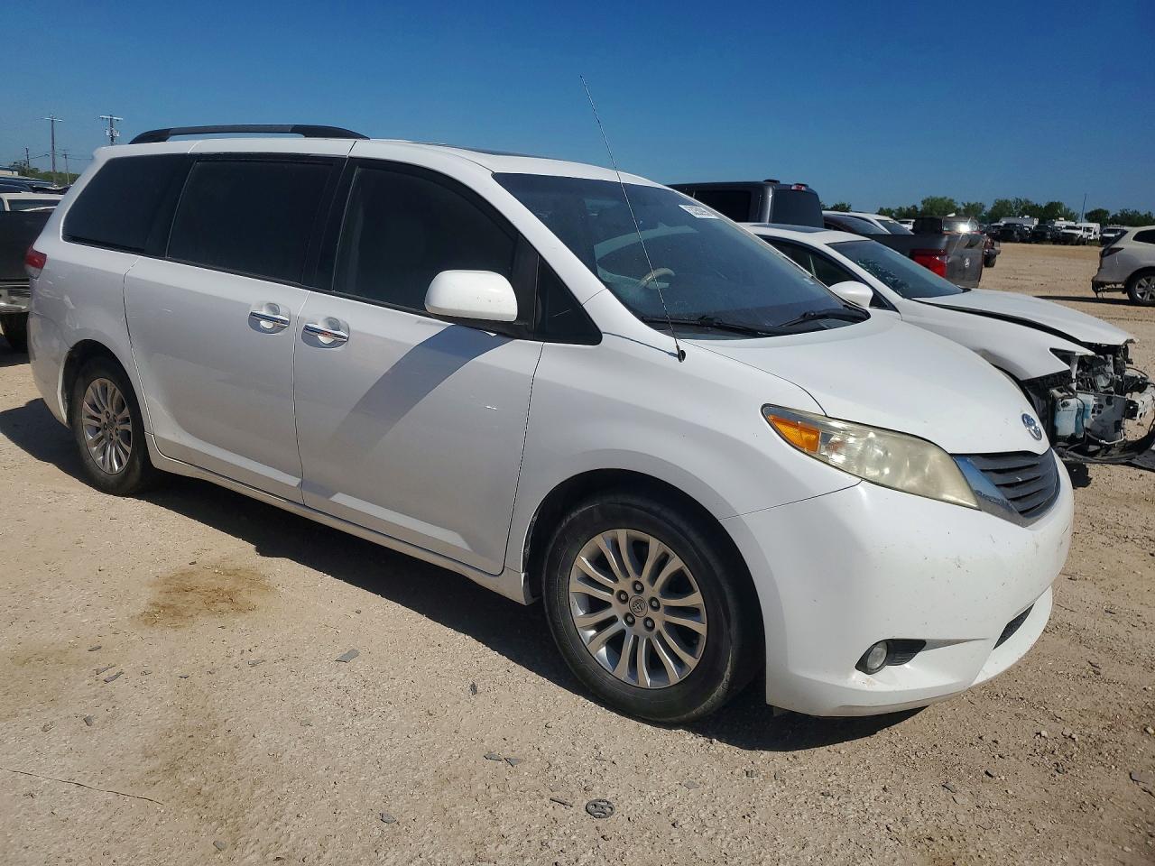 2014 TOYOTA SIENNA XLE 8-PASSENGER photo 7