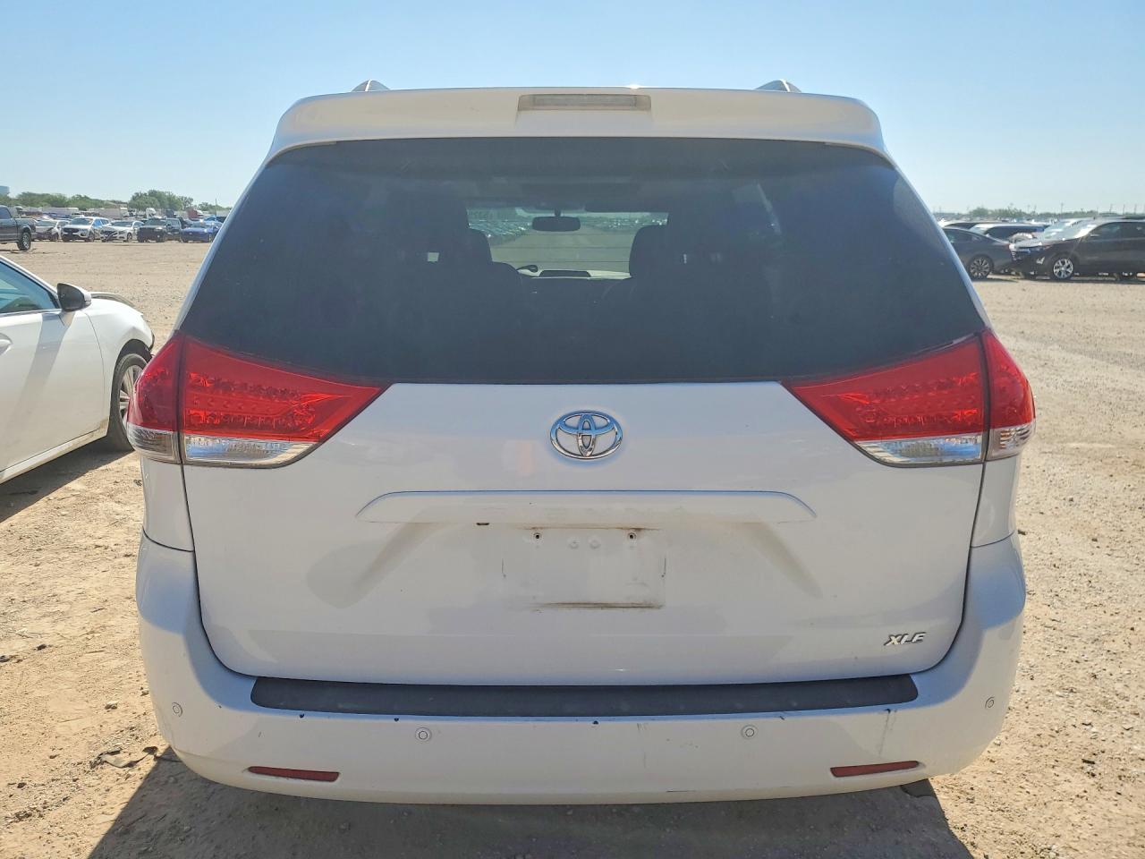 2014 TOYOTA SIENNA XLE 8-PASSENGER photo 11