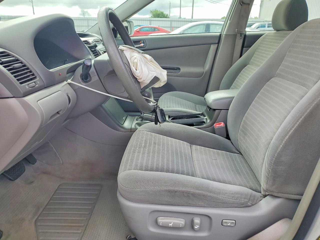2005 TOYOTA CAMRY LE photo 13