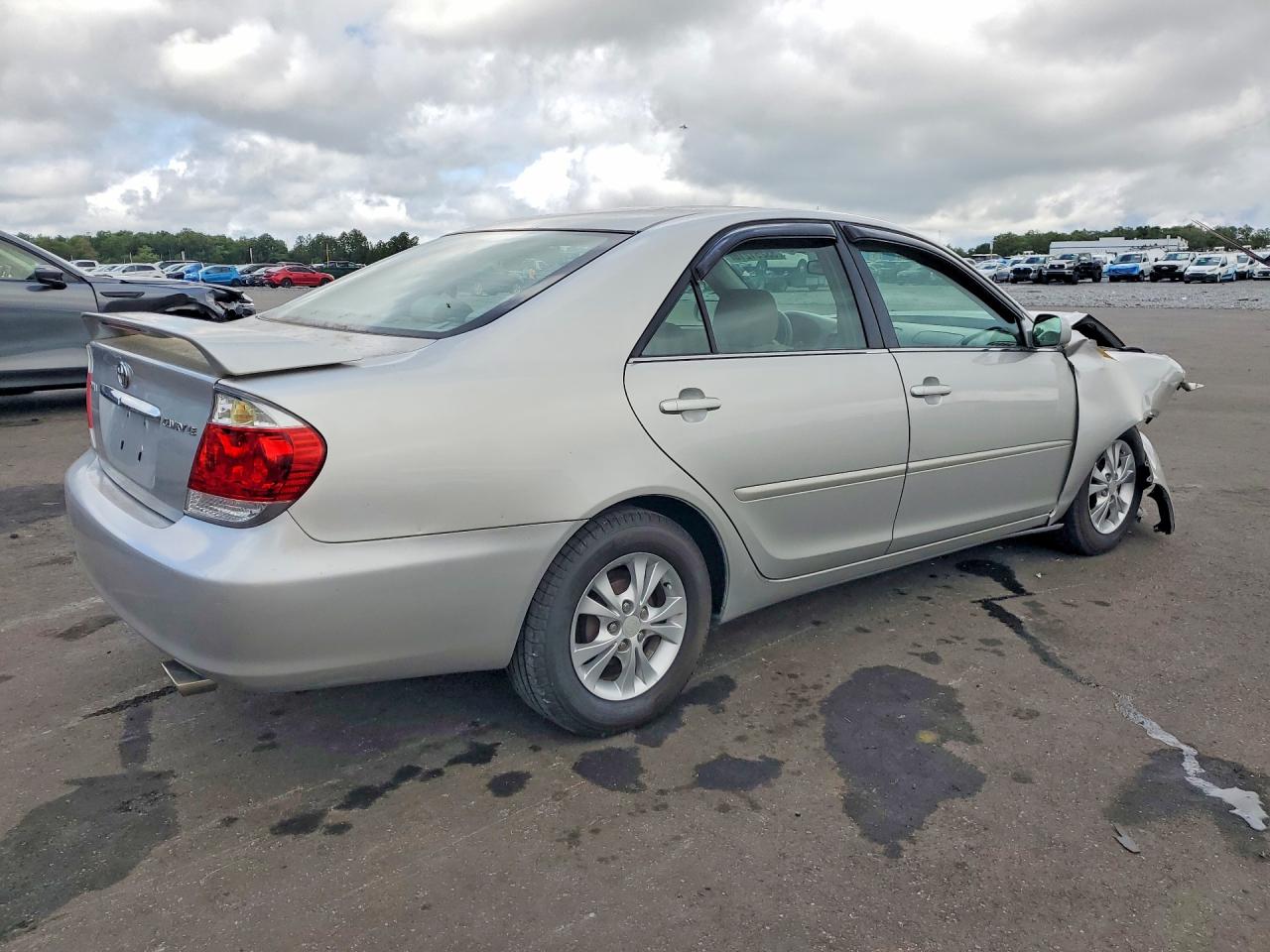 2005 TOYOTA CAMRY LE photo 5