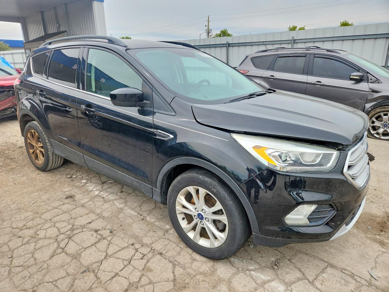 2017 FORD ESCAPE SE photo 4